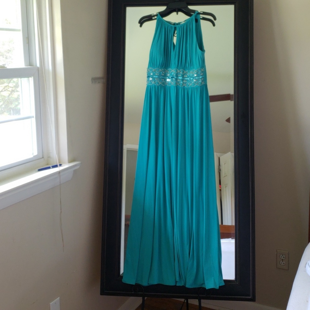 Floor length dress - Picture 2 of 8